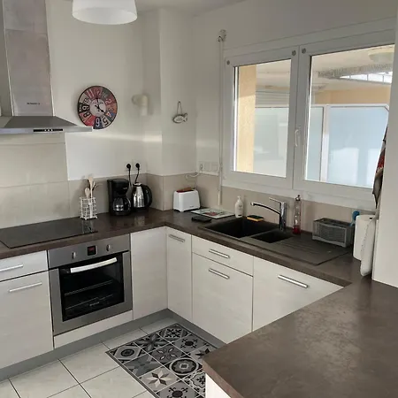 Apartment 100 Metres De La *