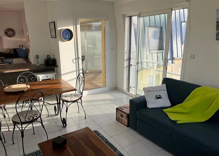 100 Metres De La * Jullouville-les-Pins