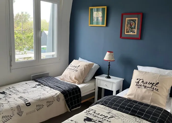 100 Metres De La * Jullouville-les-Pins